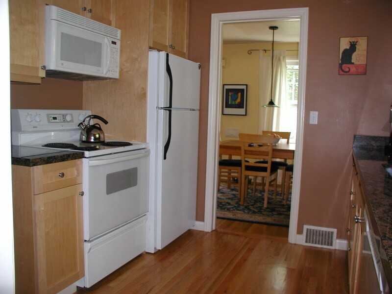 6820 Ravenna Ave Ne - Photo 4 of 8