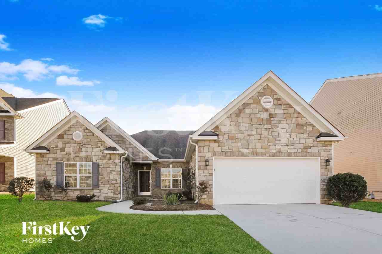 2266 Isaac St - Photo 2 of 15