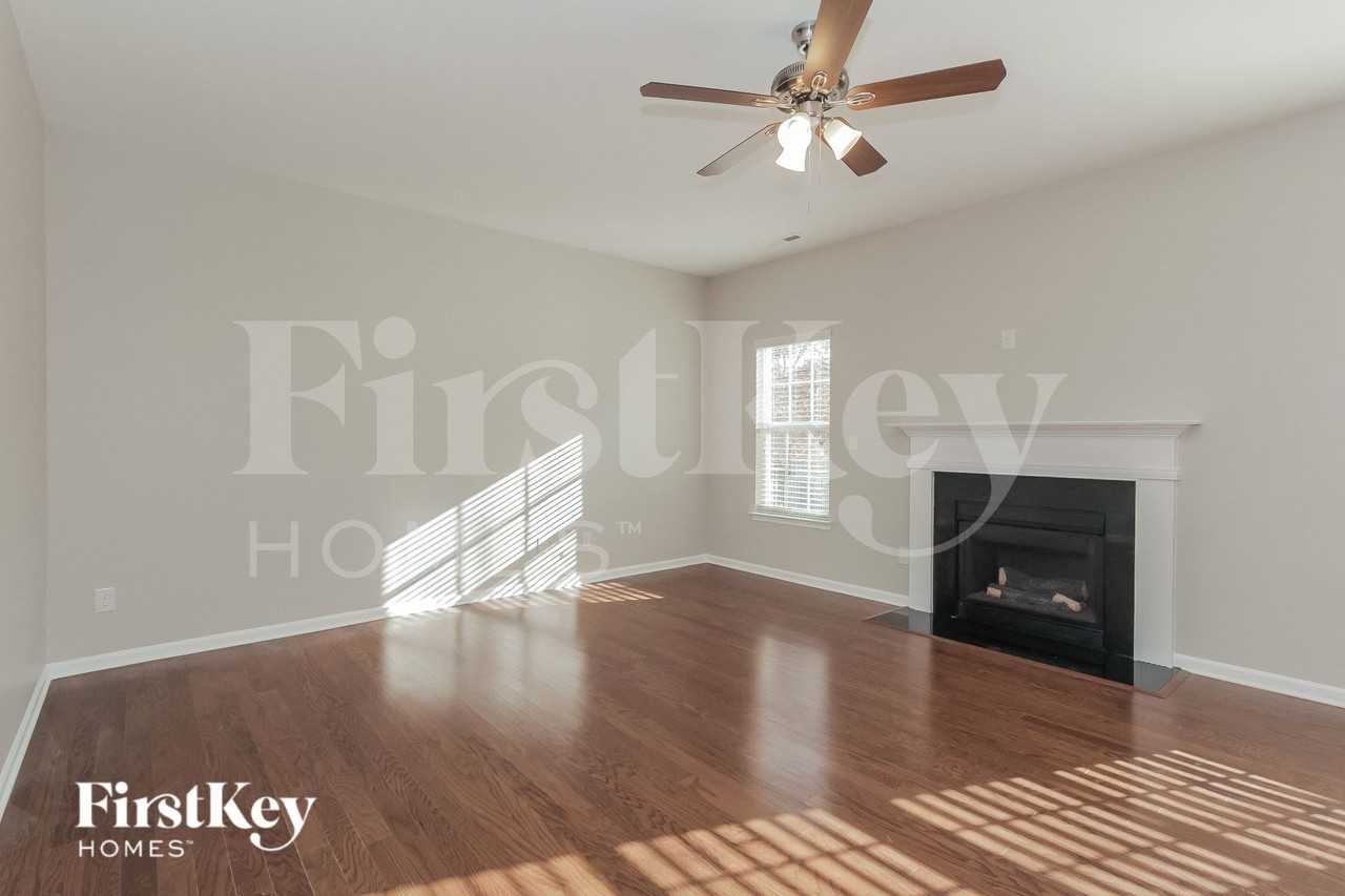 2266 Isaac St - Photo 5 of 15