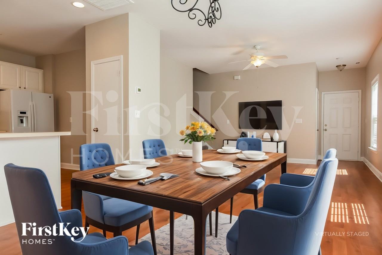 1033 Kings Mountain Ln - Photo 5 of 18