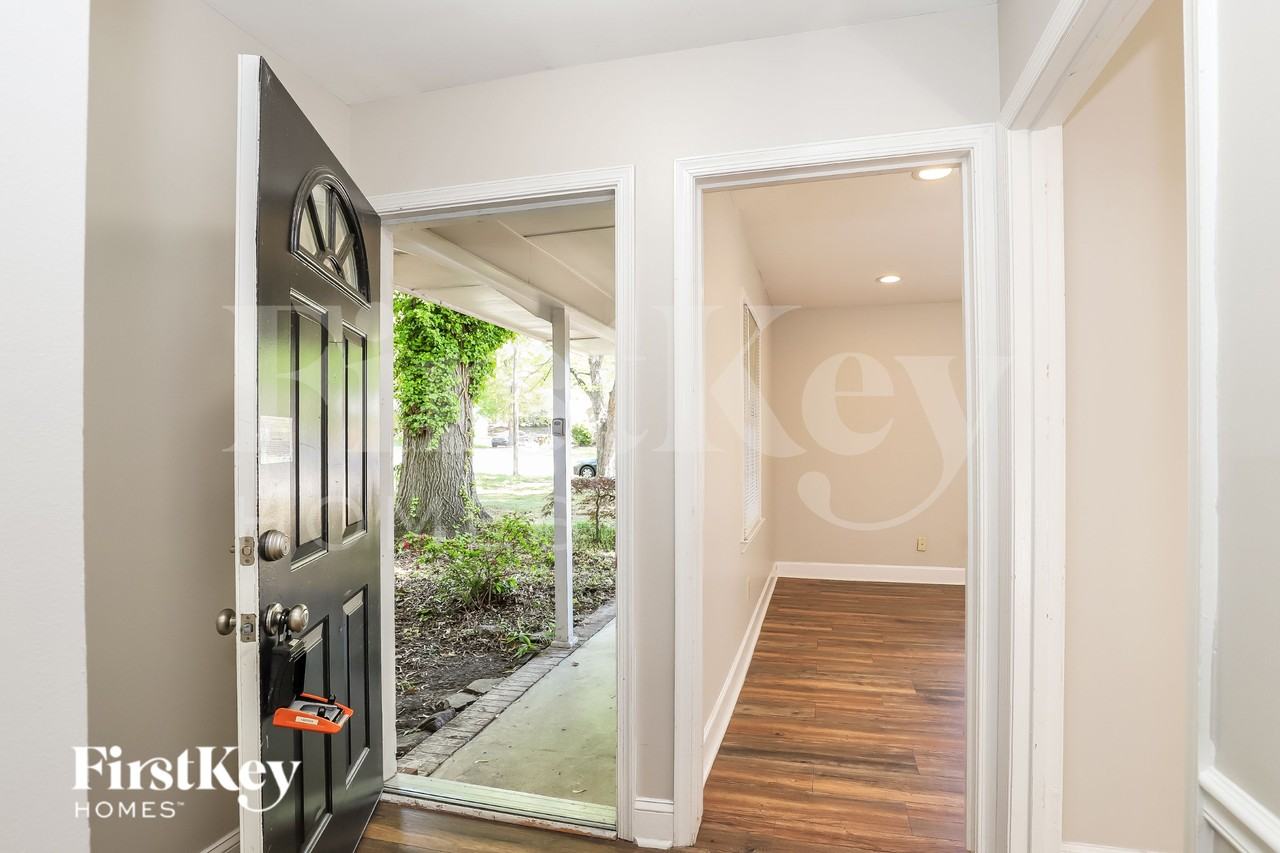 1913 Middlewood Ct - Photo 3 of 19