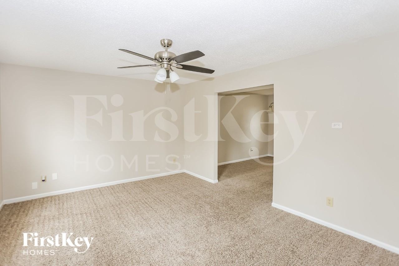 9419 White Cedar Ct - Photo 4 of 18