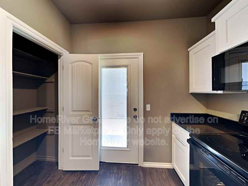 927 Sw 91st St - Photo 7 of 21