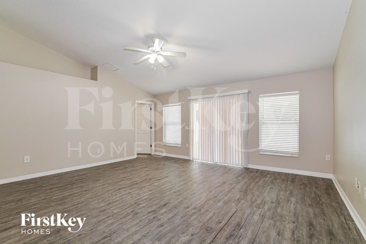 4717 Huron Bay Cir - Photo 3 of 19