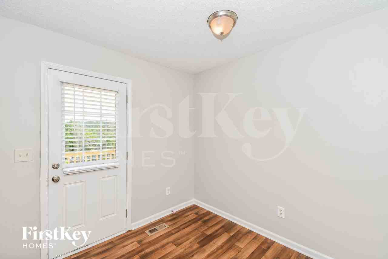 209 Oakwood Pl - Photo 4 of 15