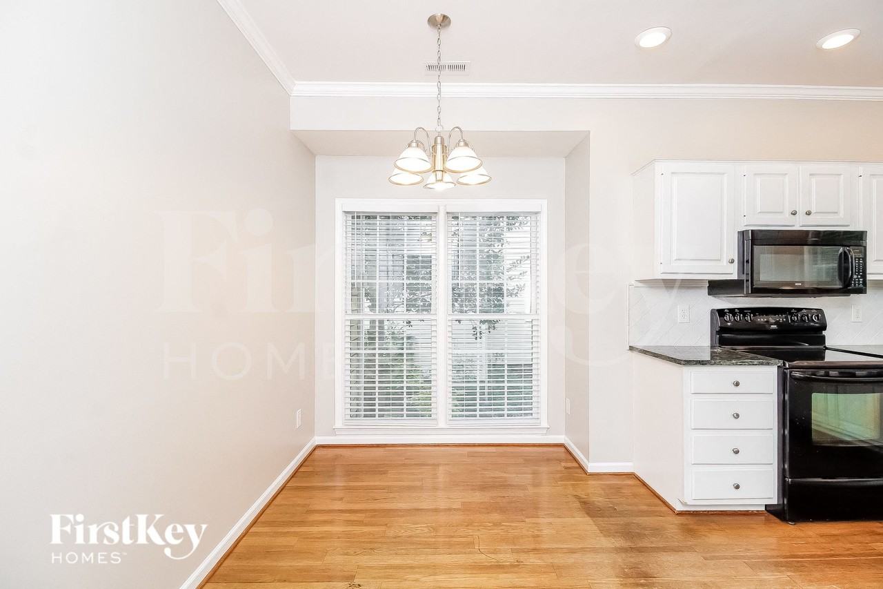 9 Park Village Ct - Photo 4 of 15