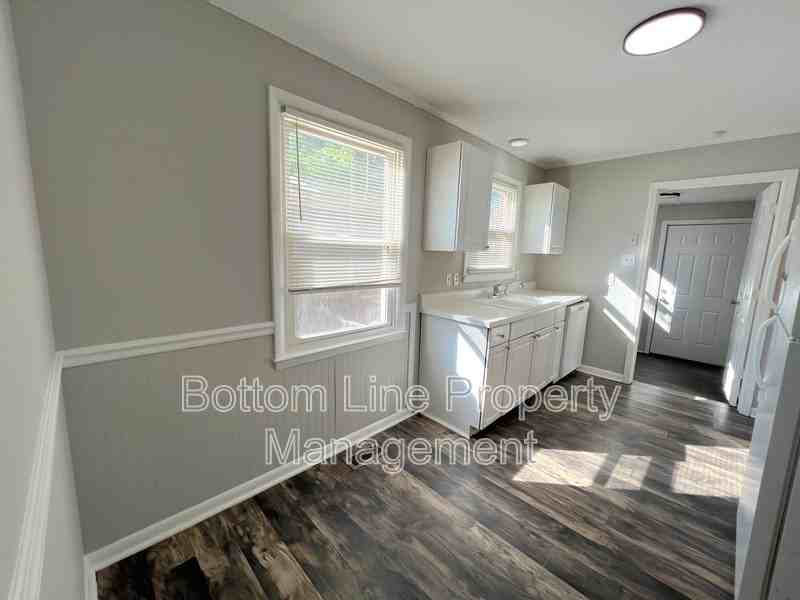1529 Newcastle St - Photo 6 of 16