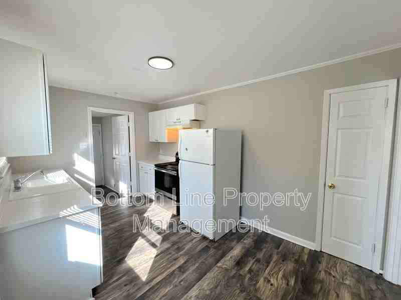 1529 Newcastle St - Photo 7 of 16