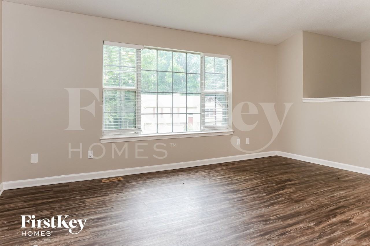 6319 Hillview Ln - Photo 2 of 15