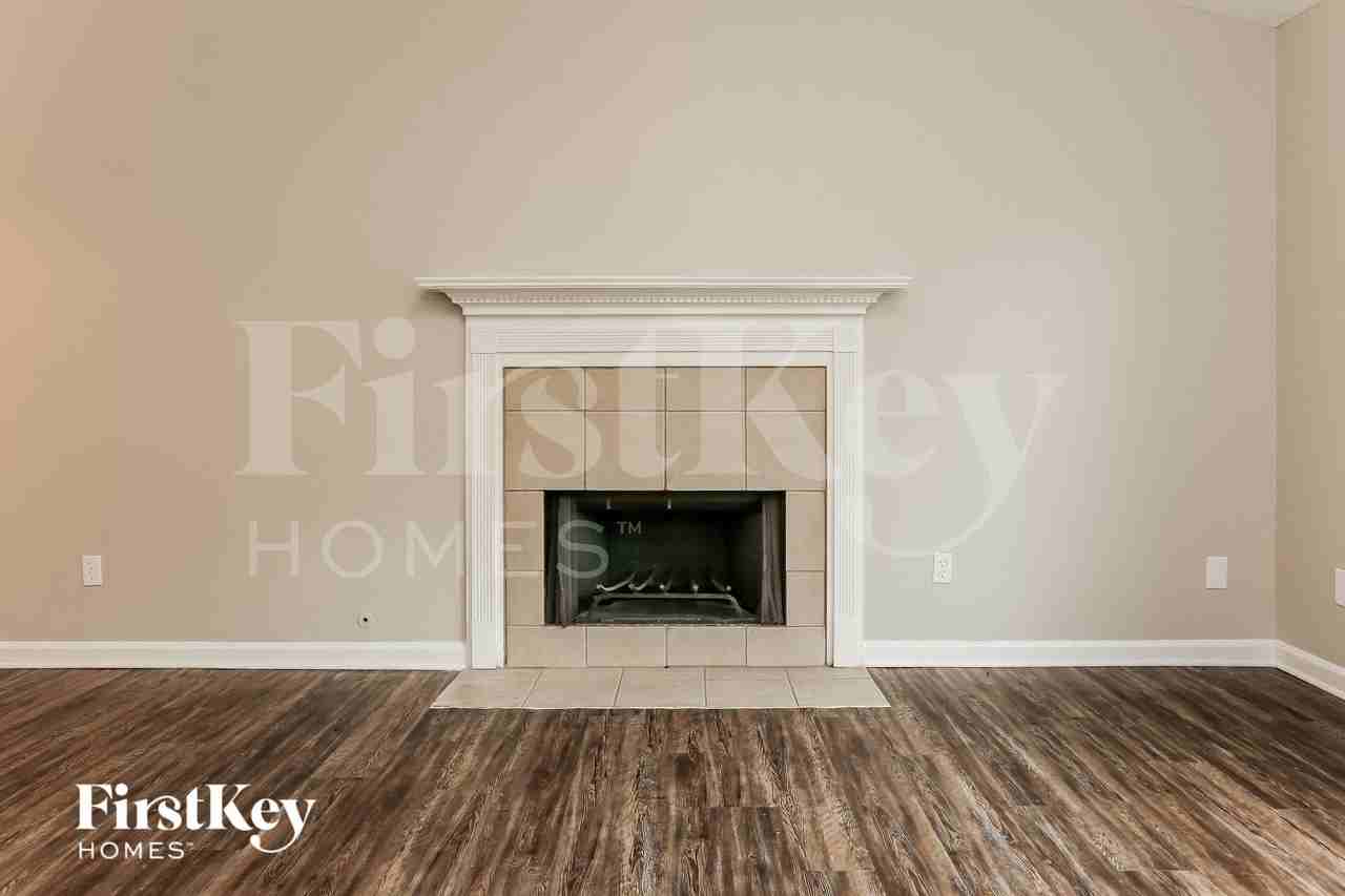 6319 Hillview Ln - Photo 3 of 15