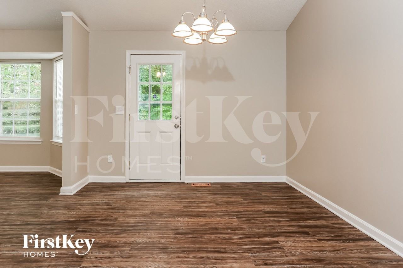 6319 Hillview Ln - Photo 4 of 15