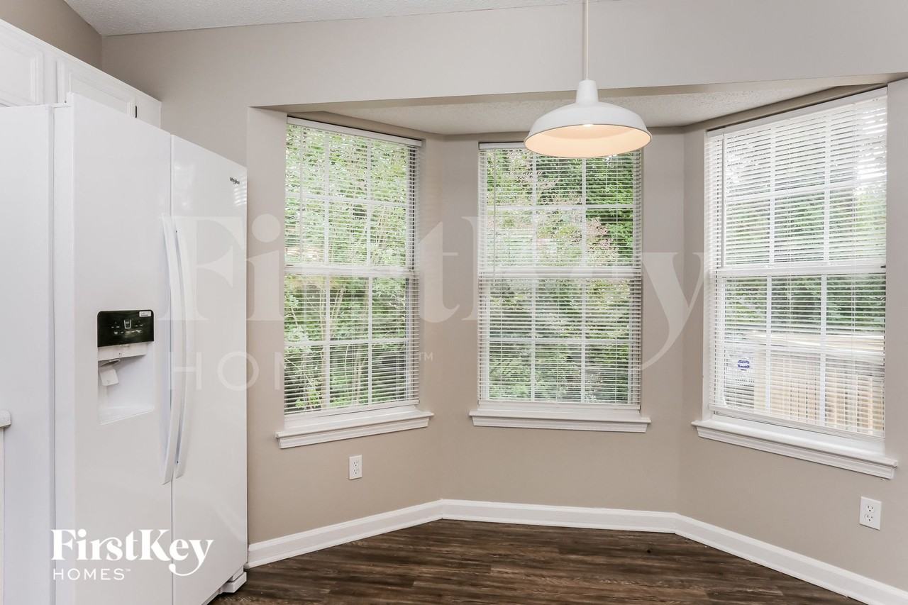 6319 Hillview Ln - Photo 5 of 15