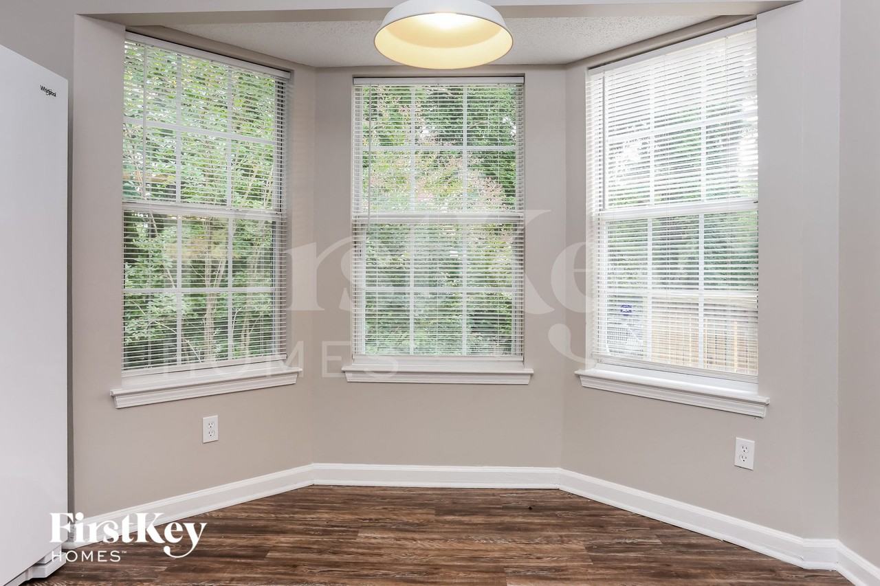 6319 Hillview Ln - Photo 6 of 15