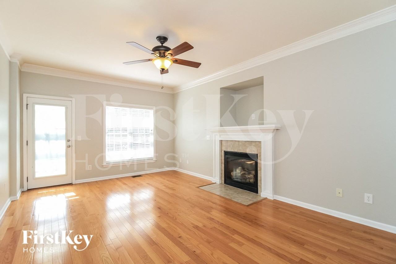 5320 Graycliff Ln - Photo 3 of 15