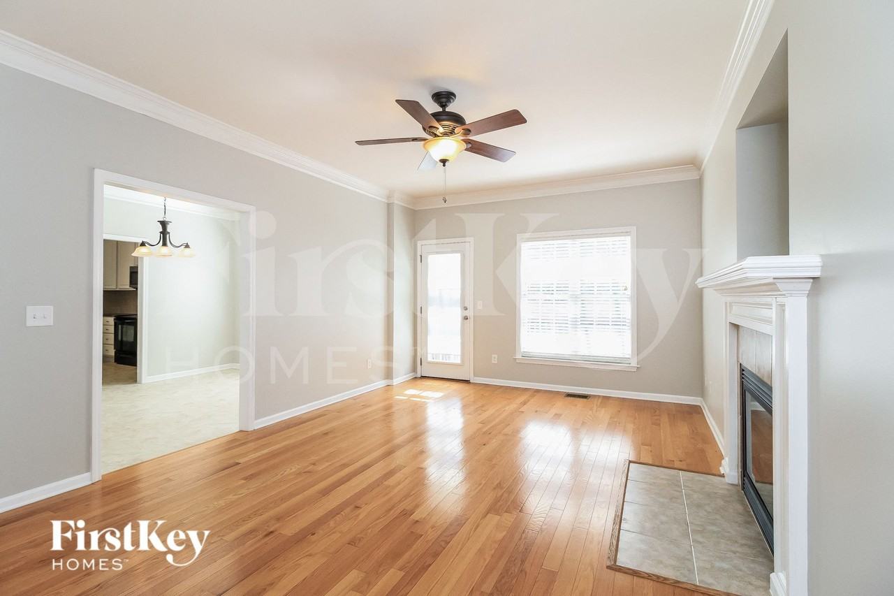 5320 Graycliff Ln - Photo 4 of 15