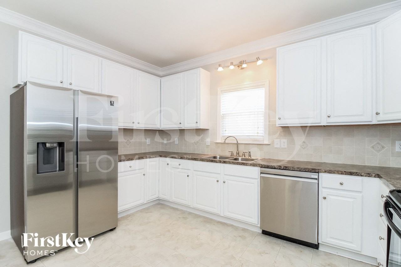 5320 Graycliff Ln - Photo 6 of 15