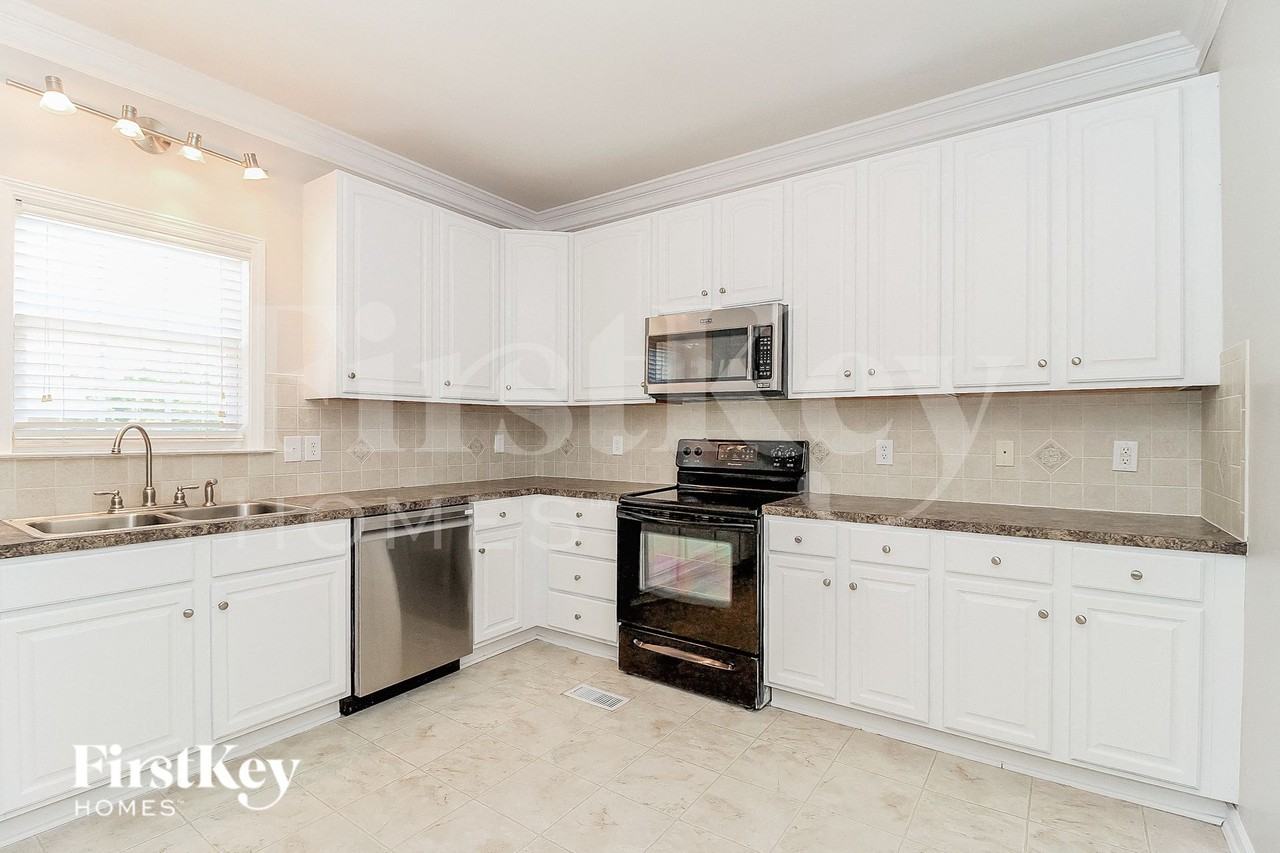 5320 Graycliff Ln - Photo 7 of 15