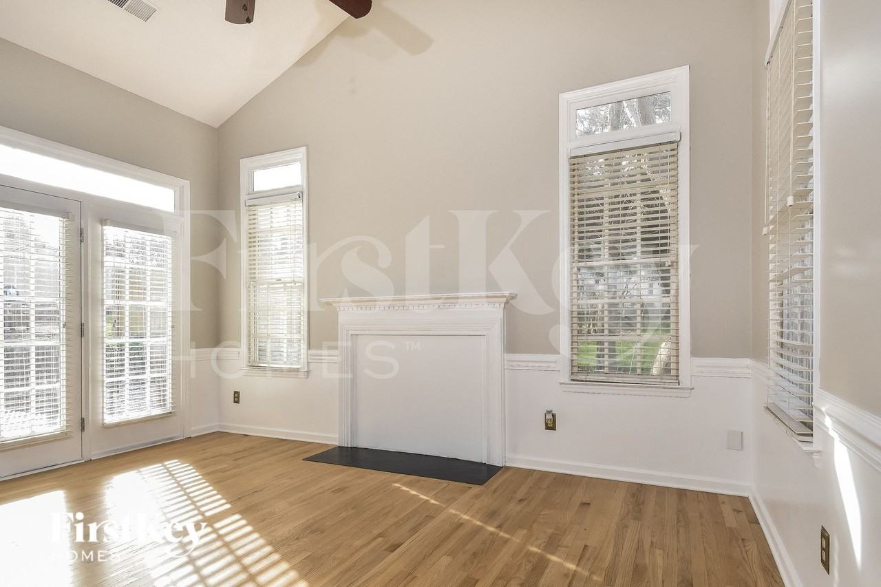 6980 Avenbury Cir - Photo 3 of 15