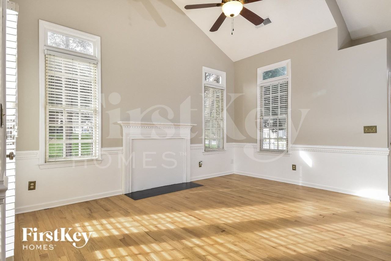 6980 Avenbury Cir - Photo 4 of 15