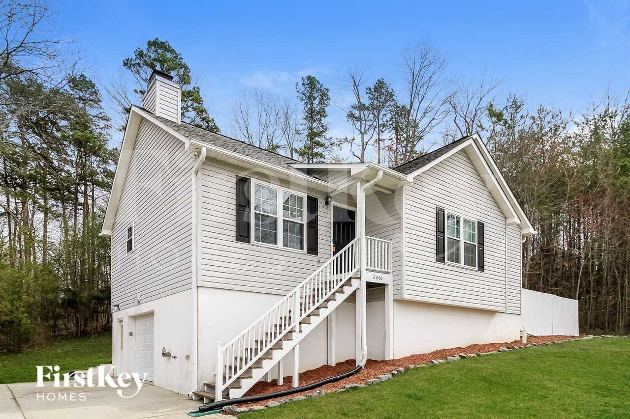 2200 Emerald Creek Ct - Photo 2 of 15