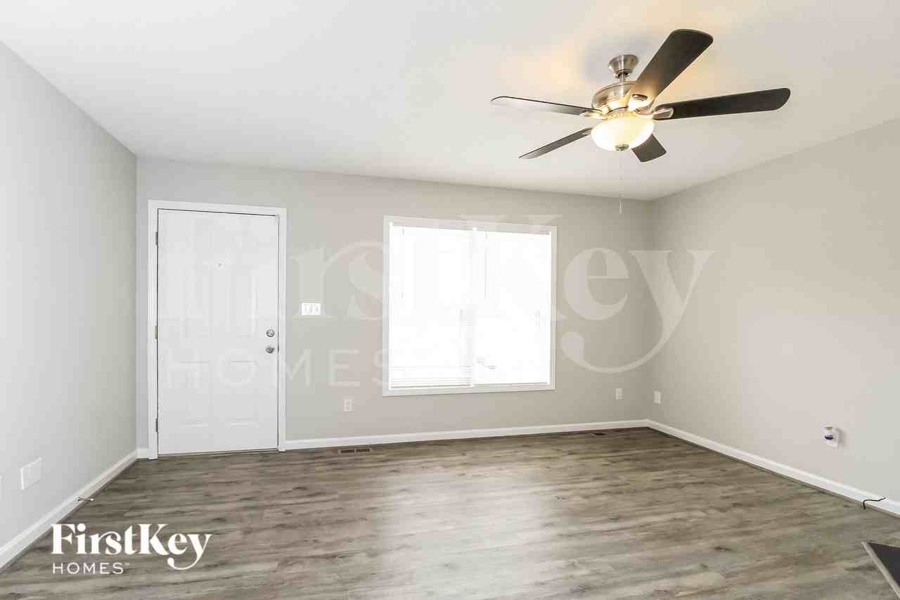 2200 Emerald Creek Ct - Photo 3 of 15