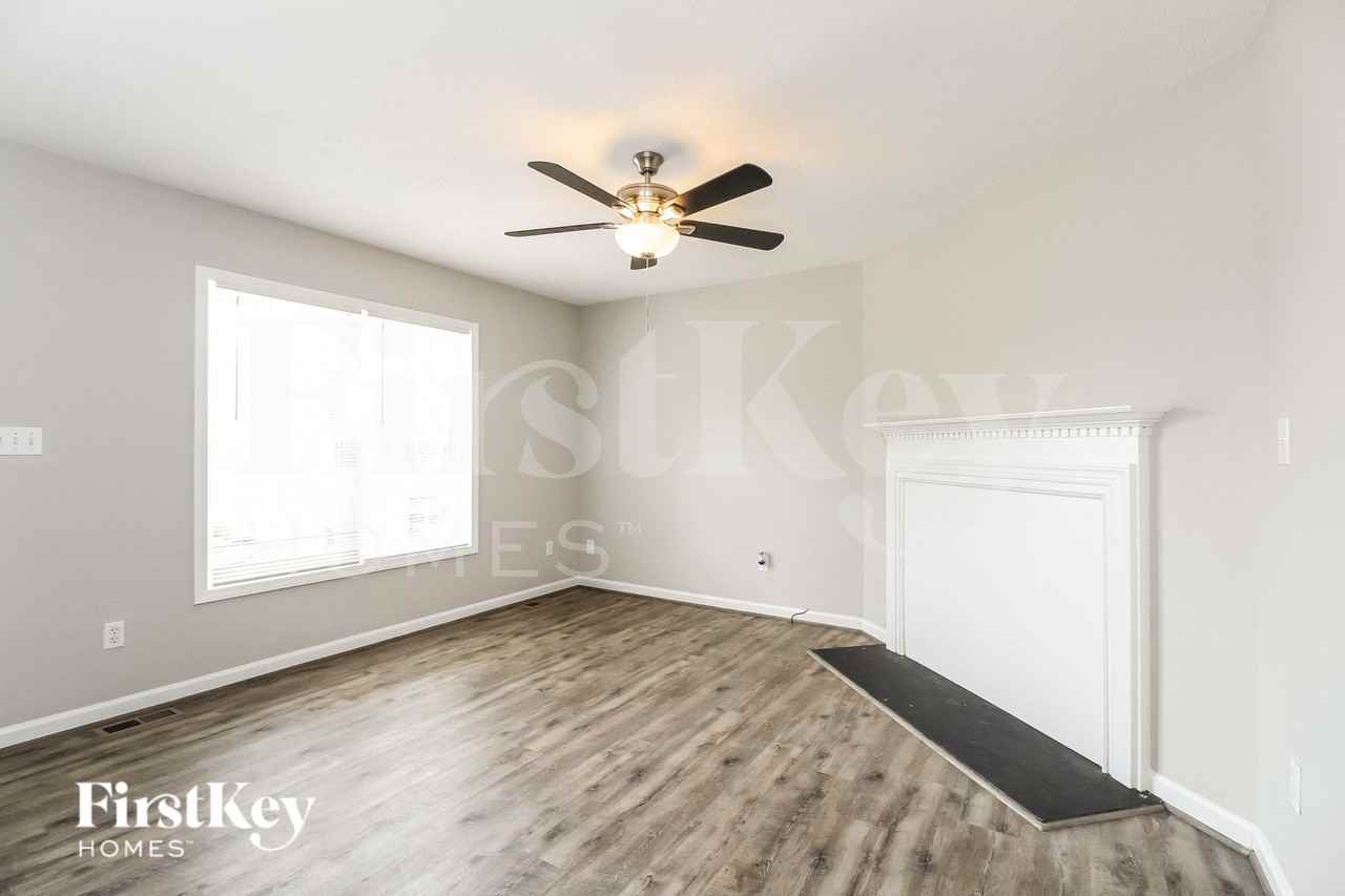 2200 Emerald Creek Ct - Photo 4 of 15