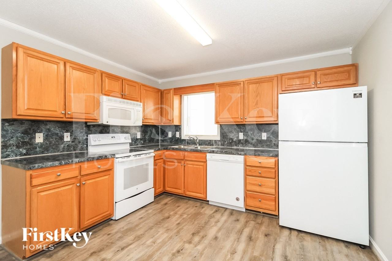 2200 Emerald Creek Ct - Photo 5 of 15