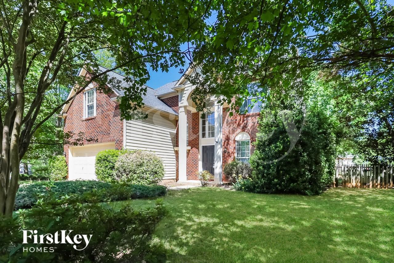 924 Clearbrook Rd - Photo 2 of 19