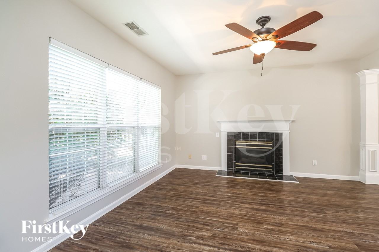 924 Clearbrook Rd - Photo 3 of 19