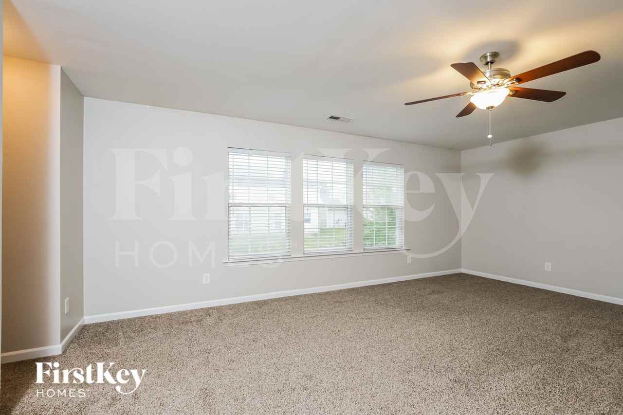 477 Shady Grove Ct - Photo 2 of 15