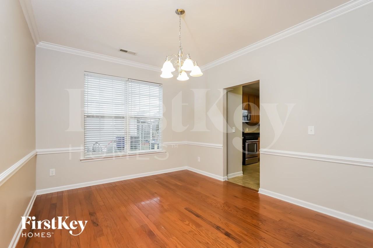 477 Shady Grove Ct - Photo 6 of 15