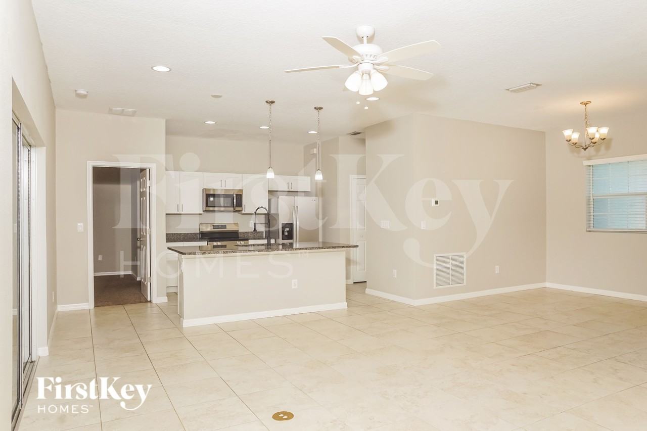 2443 Dalhart Ave - Photo 2 of 20
