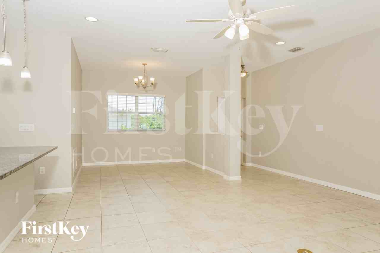 2443 Dalhart Ave - Photo 3 of 20