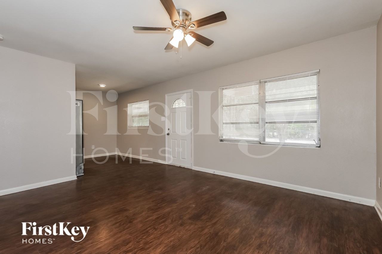 9305 Forest Hills Dr - Photo 6 of 19