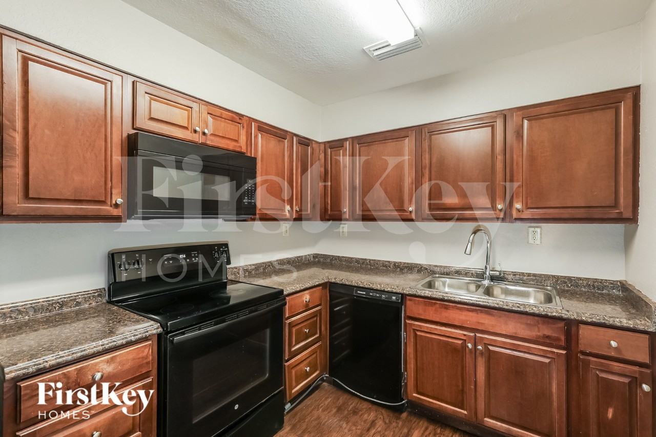 9305 Forest Hills Dr - Photo 7 of 19