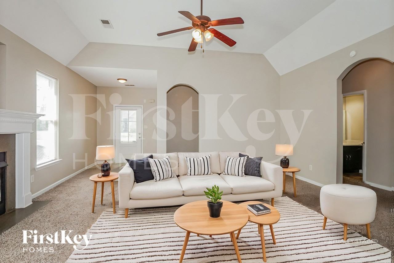 9279 Windy Meadow Ln - Photo 4 of 19