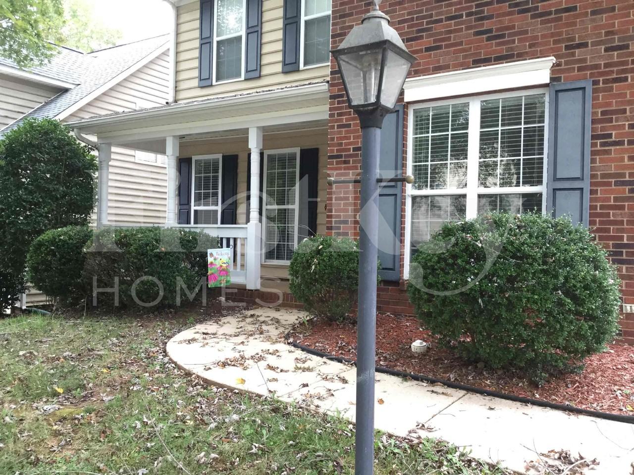 8102 Kingston Dr - Photo 2 of 21