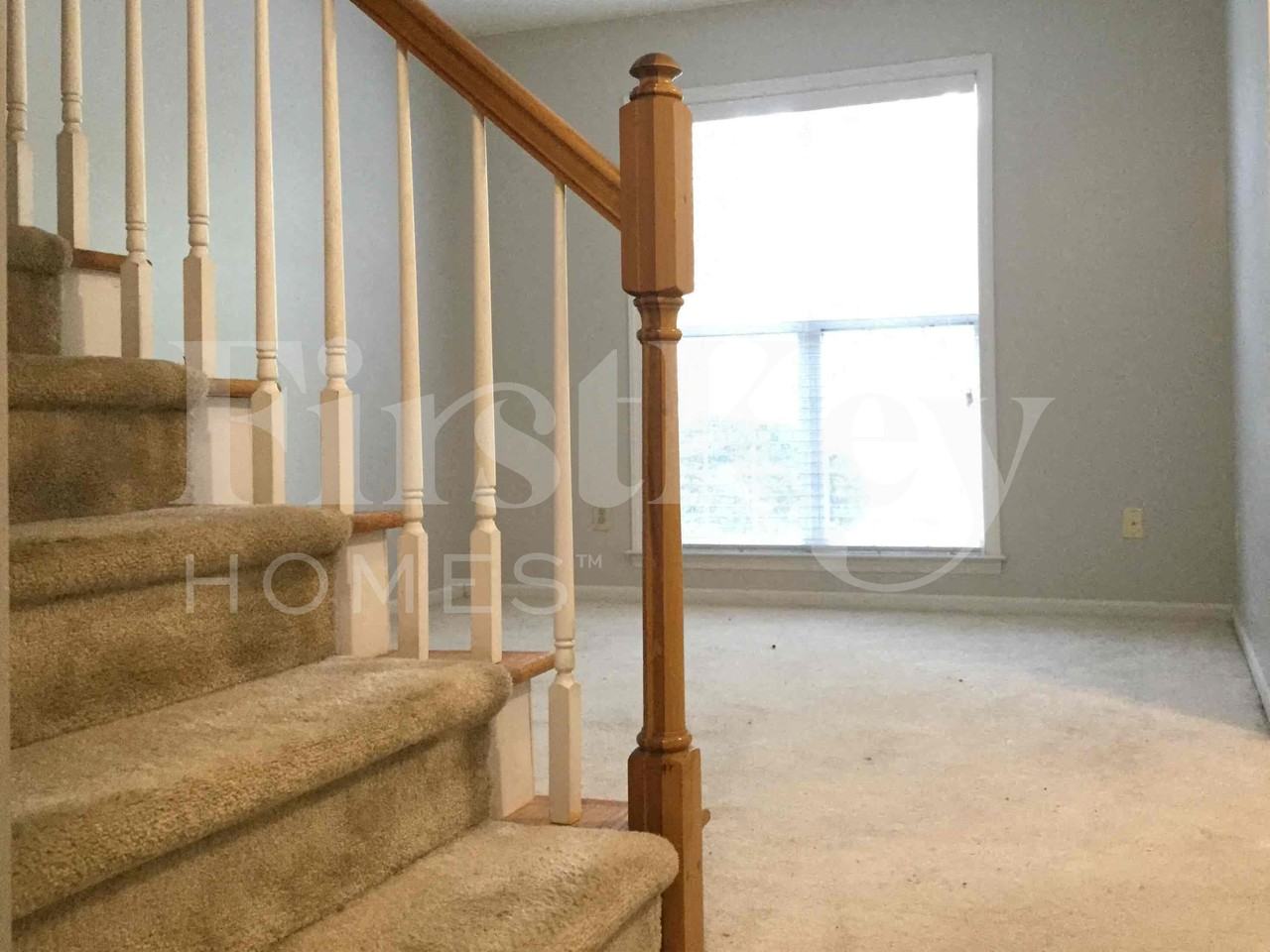 8102 Kingston Dr - Photo 3 of 21