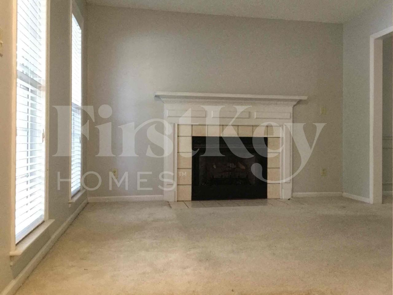 8102 Kingston Dr - Photo 4 of 21