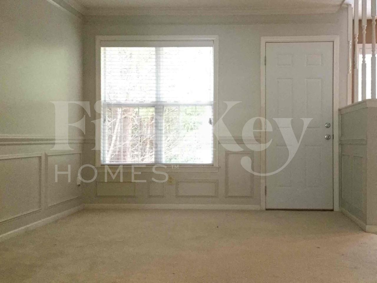 8102 Kingston Dr - Photo 5 of 21