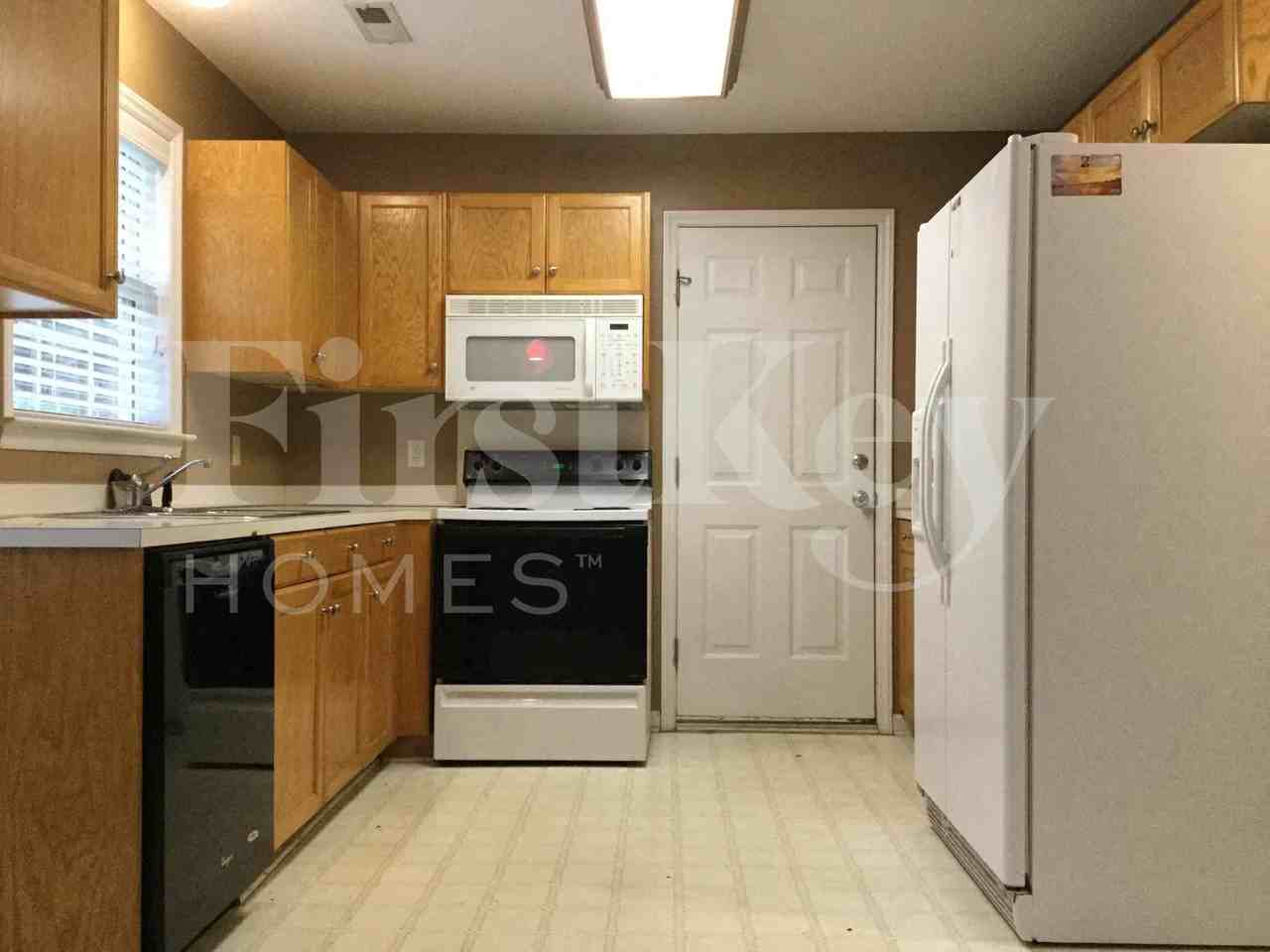 8102 Kingston Dr - Photo 7 of 21