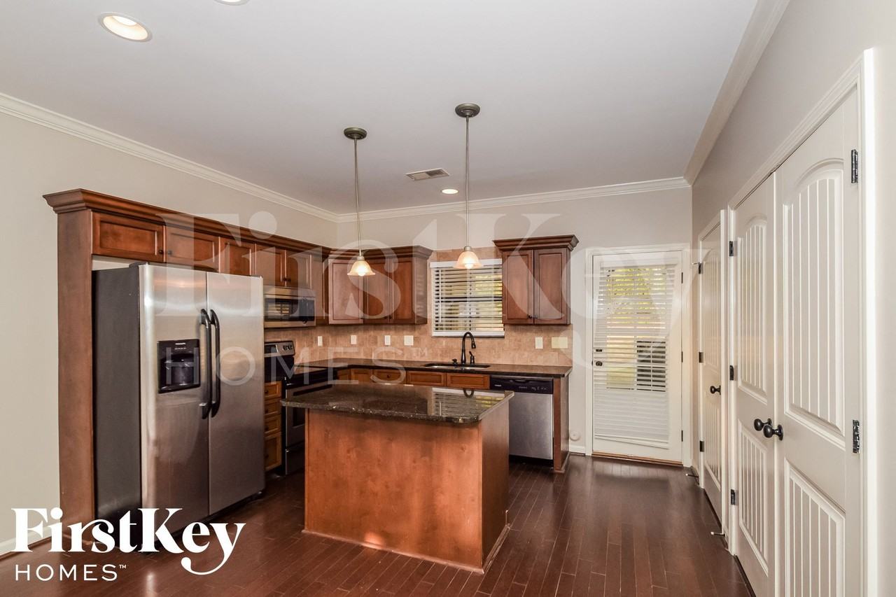 7701 Timber Leaf Ln - Photo 4 of 15