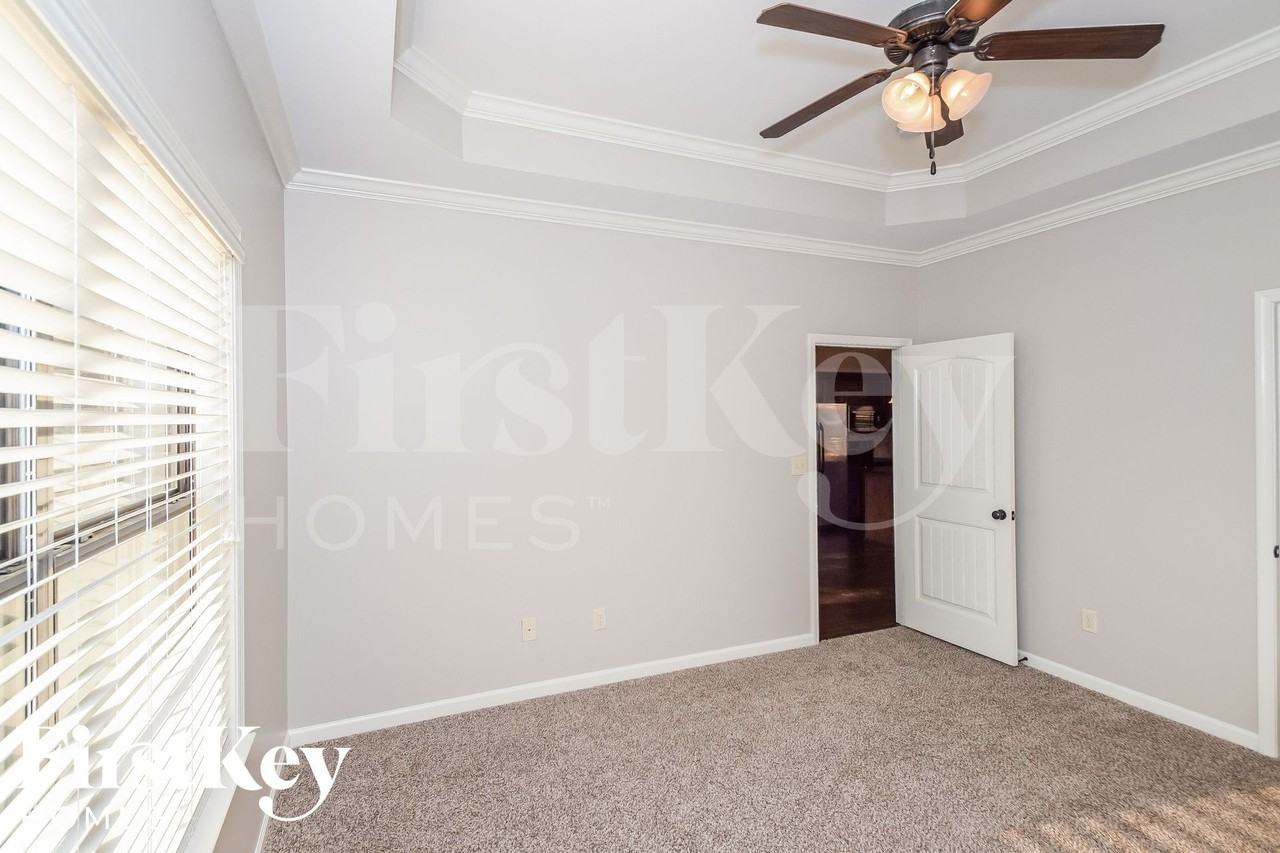 7701 Timber Leaf Ln - Photo 6 of 15