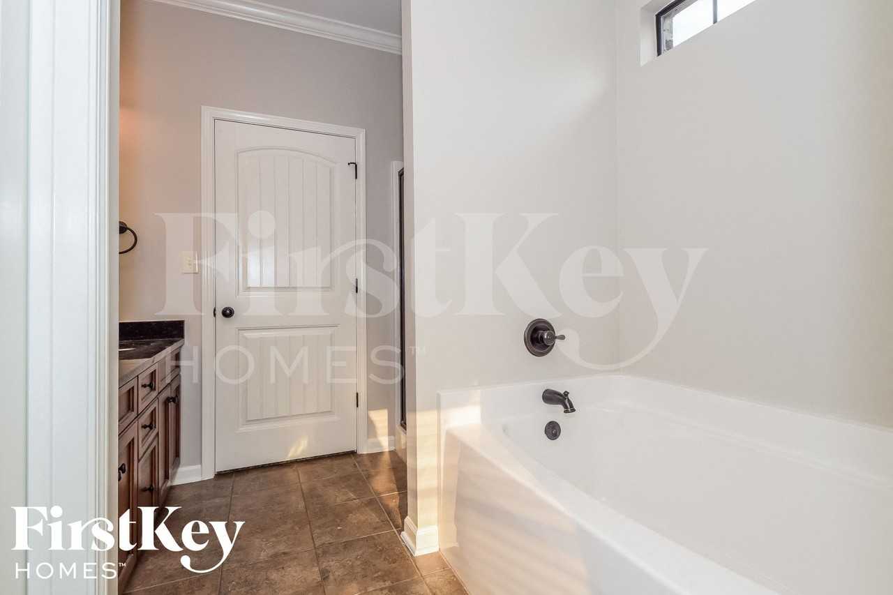 7701 Timber Leaf Ln - Photo 7 of 15