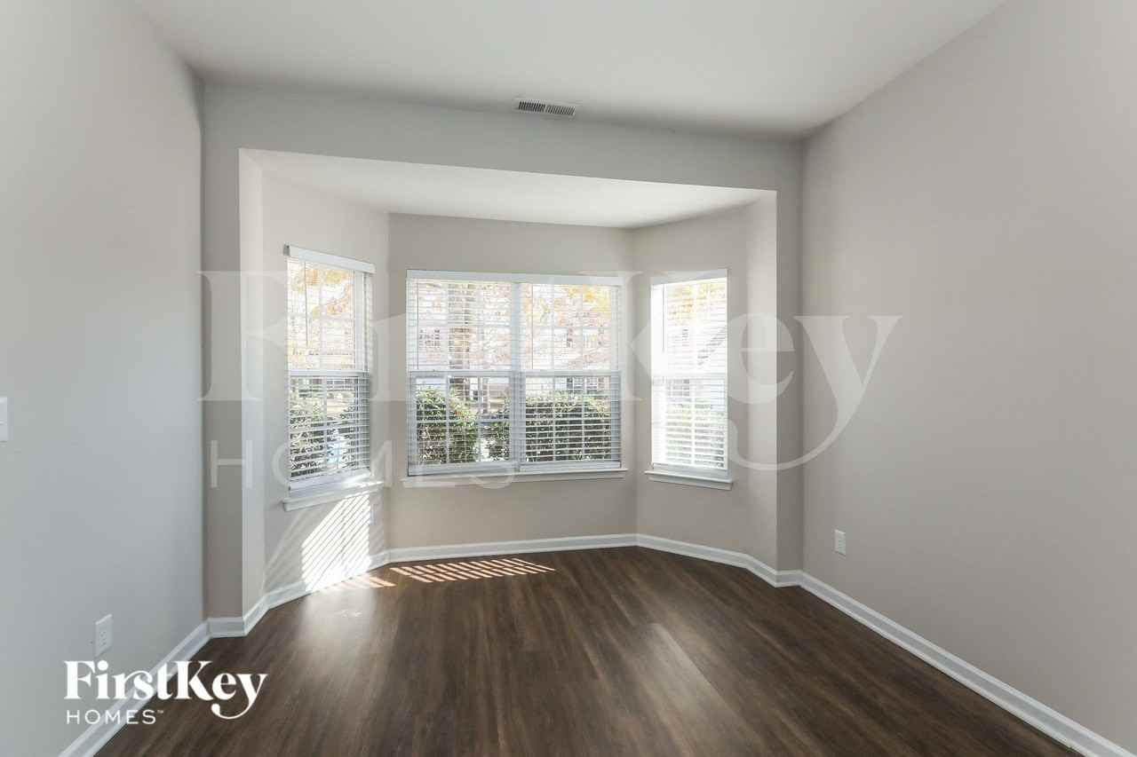 5911 Parkstone Dr - Photo 2 of 15