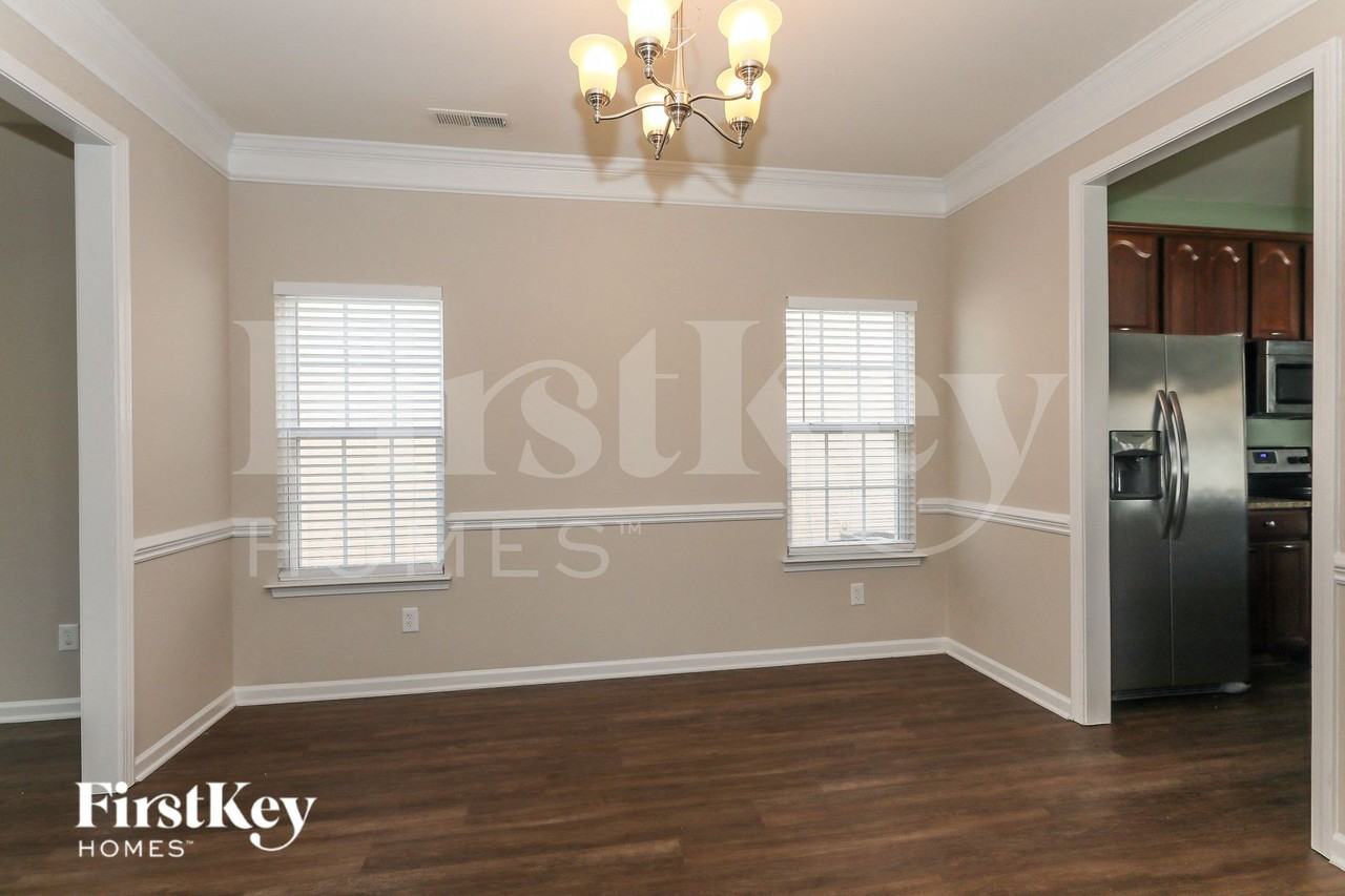 5911 Parkstone Dr - Photo 3 of 15