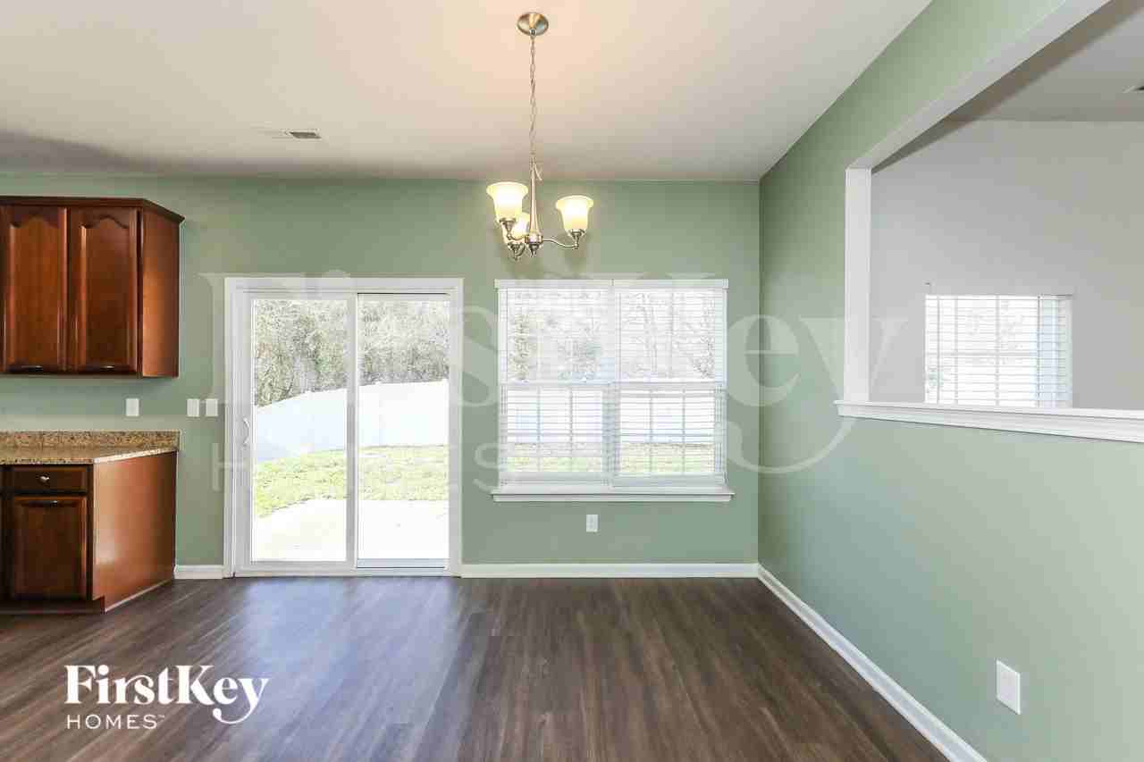 5911 Parkstone Dr - Photo 4 of 15