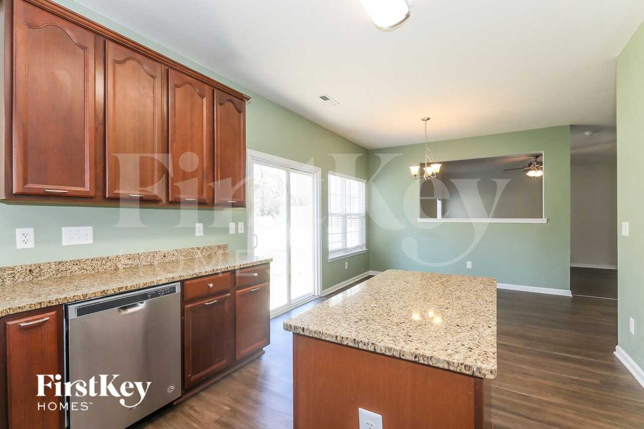 5911 Parkstone Dr - Photo 6 of 15