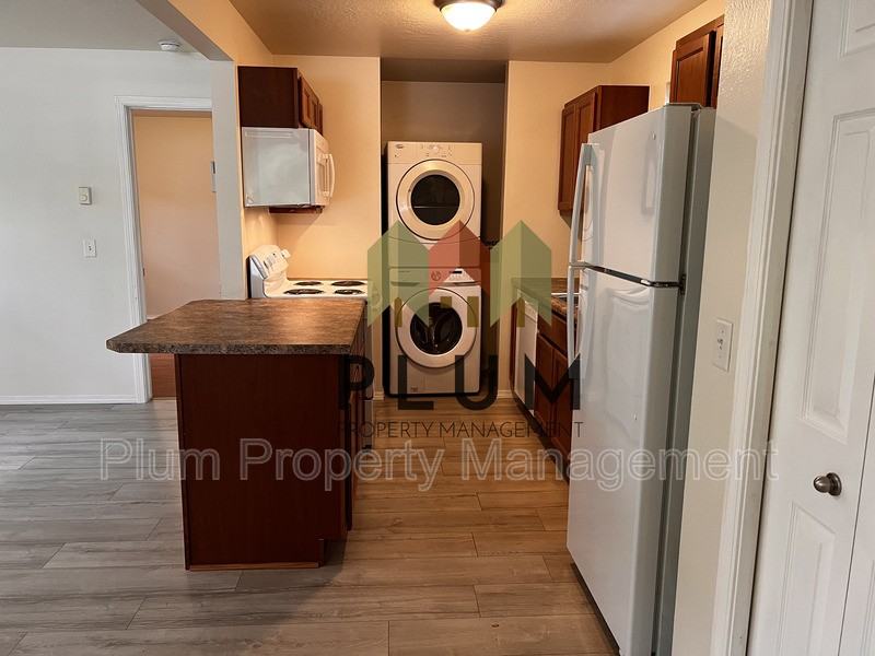 1309 Montana St #101 - Photo 6 of 21