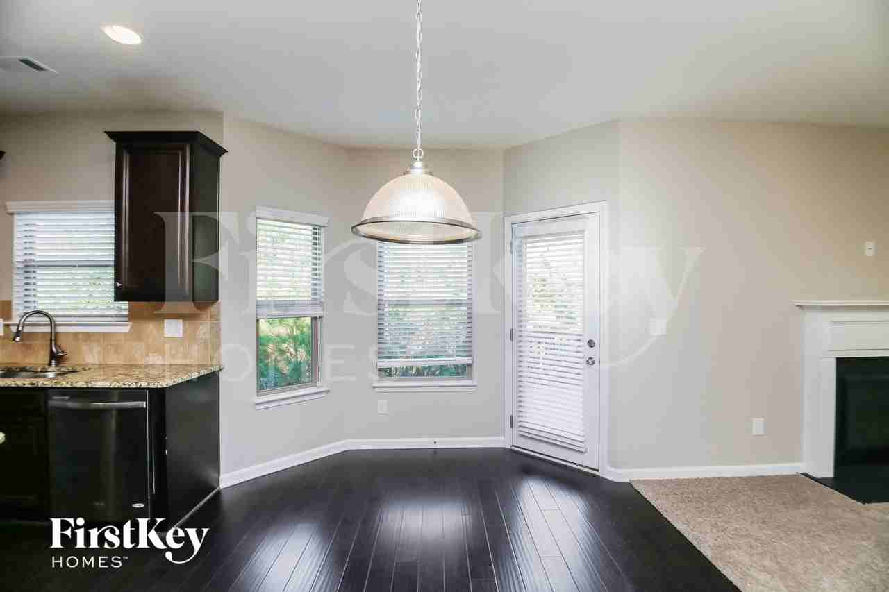 490 Silver Oak Dr - Photo 5 of 16